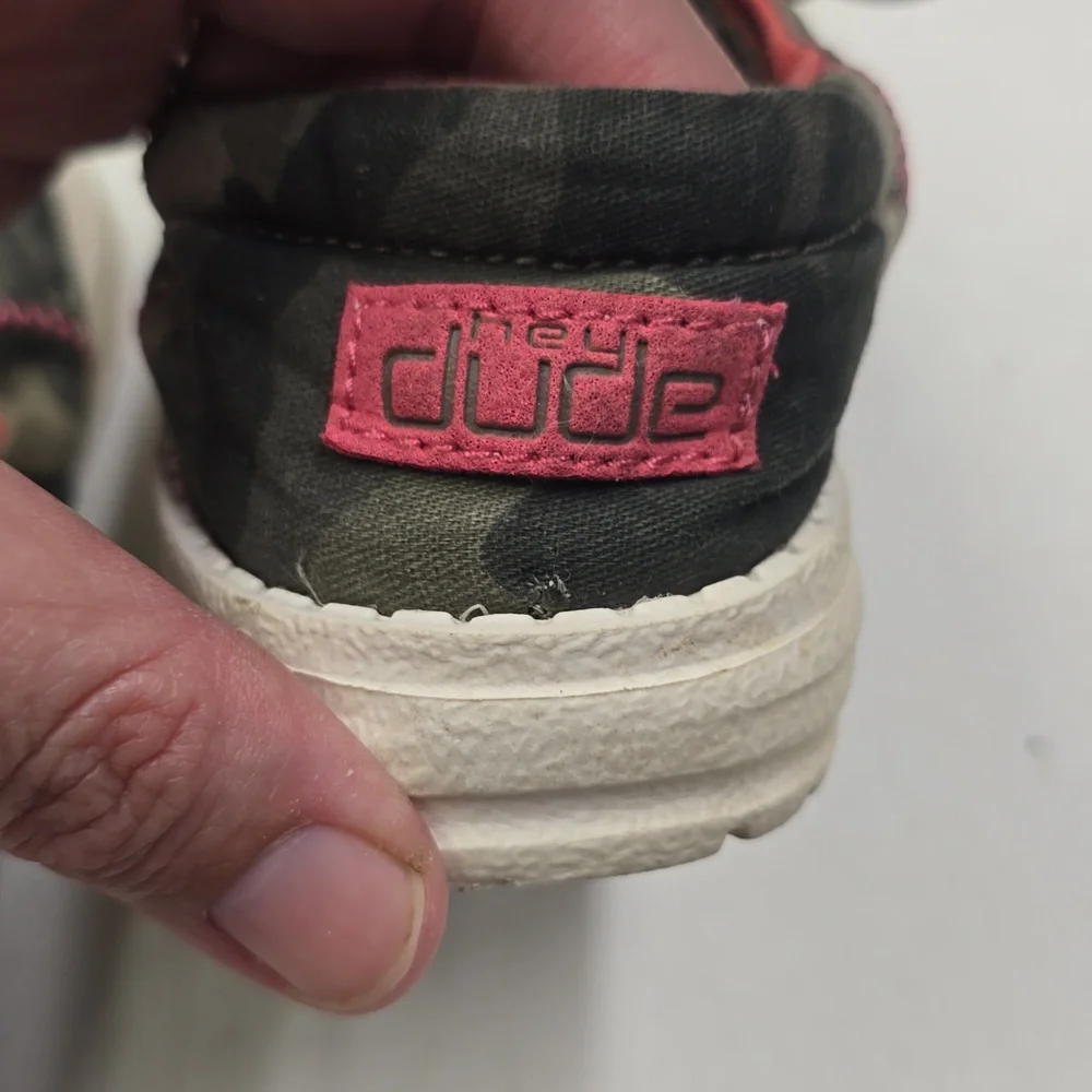 Hey‎ Dude Kids Camouflage with Pink Accents Size 9